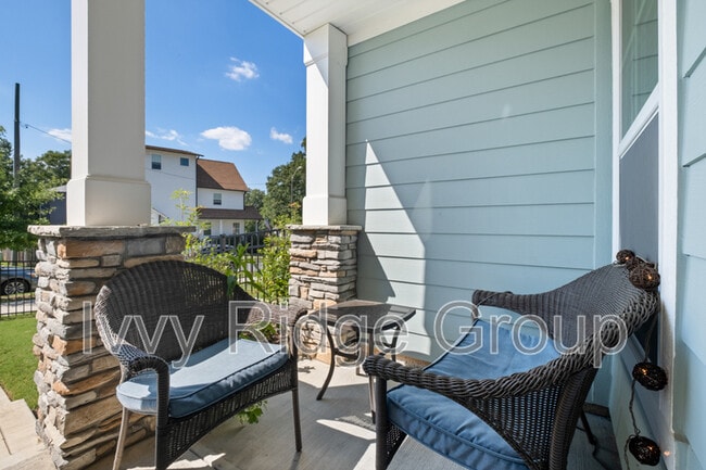 Building Photo - 2538 Lydia Ave