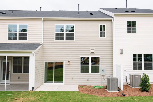 Building Photo - Beautiful 3 Bedroom 2.5 Bathroom Townhome ...