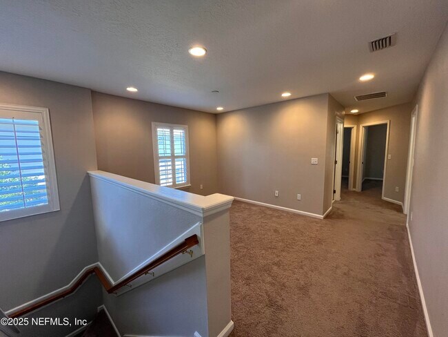 Building Photo - 3875 Buckthorne Dr