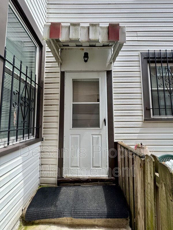 Building Photo - 1509 Hatteras St