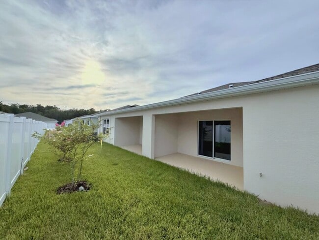 Building Photo - 499 Voltaire Dr
