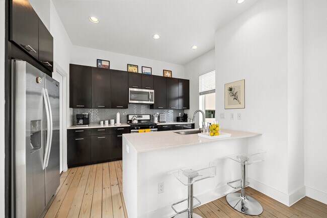 Building Photo - 3002 Hawkins St