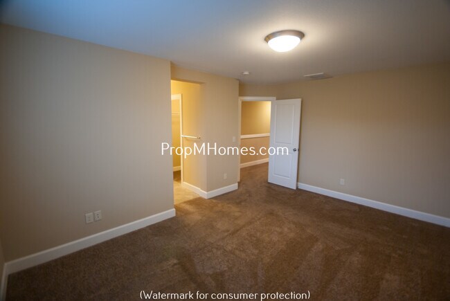 Building Photo - Beautiful Damascus Three Bedroom Townhouse in Wind Swept Waters!