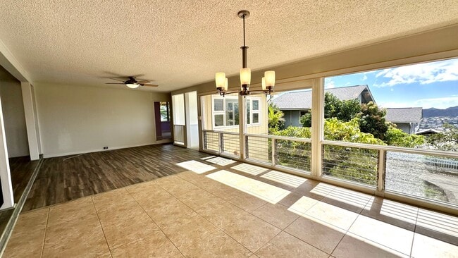 Building Photo - Available NOW - 3 Bedroom, 2 Bath, with a ...