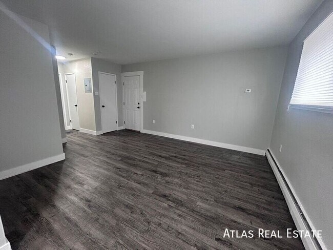 Building Photo - 551 S Fairfax St