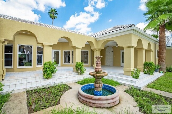 Building Photo - 709 Avenida Morelos