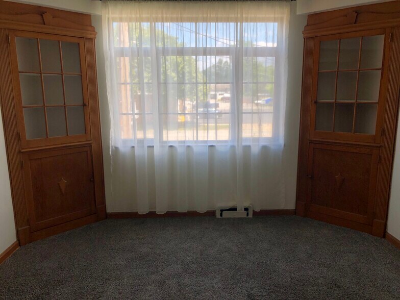 spacious rooms with lots of natural light - 6601 Pearl Rd