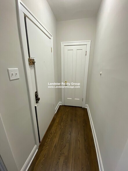 Building Photo - 732 Reba Pl