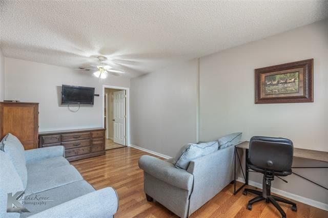 Building Photo - 833 Westview Dr