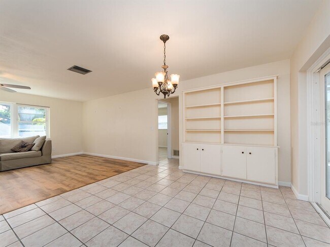 Building Photo - 2395 6th Ave SW