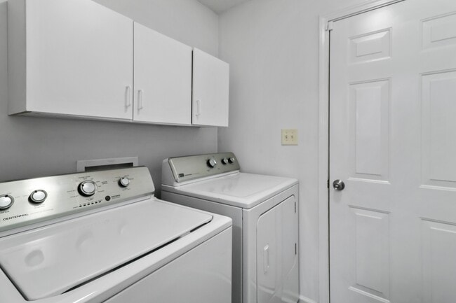 Building Photo - 354 Broadmore Dr
