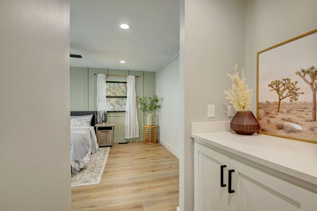 Building Photo - Gorgeous, updated home, turn-key and ready...
