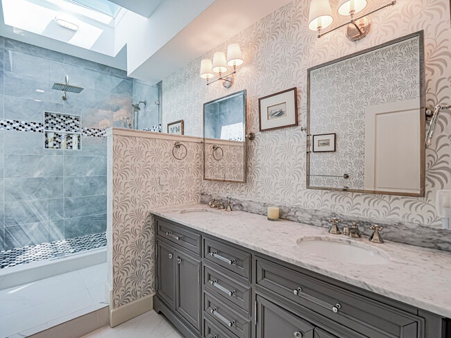 Building Photo - 8367 Baytree Dr
