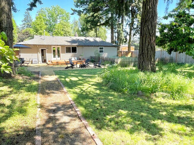 Building Photo - Powellhurst-Gilbert Updated Ranch Home wit...
