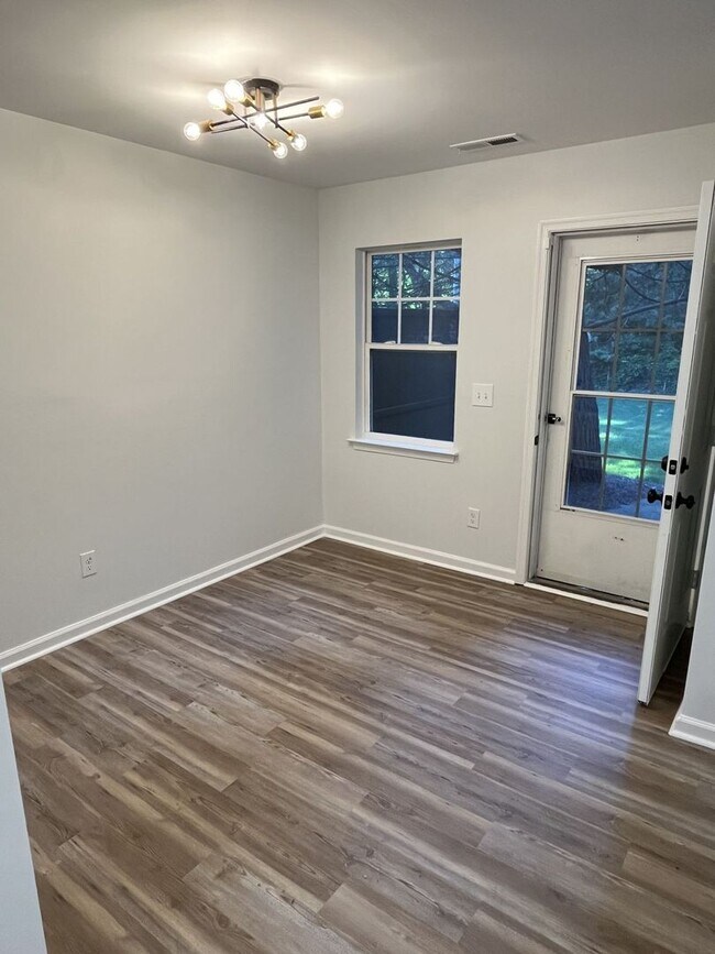 Building Photo - Refreshed 3 Bedroom End Unit Townhome near...