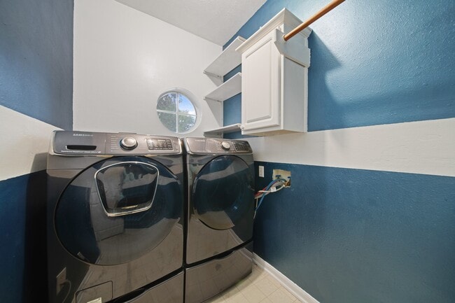 Building Photo - 6402 Parkriver Crossing