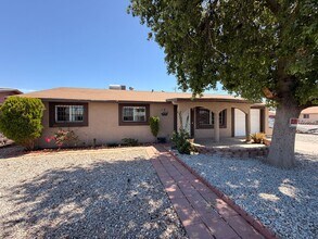 Building Photo - Single Story *NO* Carpet + *NO* HOA Avondale Home For Rent!