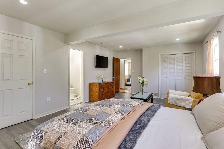 Building Photo - 3912 Bishopmill Dr