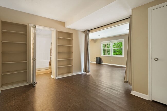 Building Photo - 3-Bedroom Home in North AVL with Studio an...