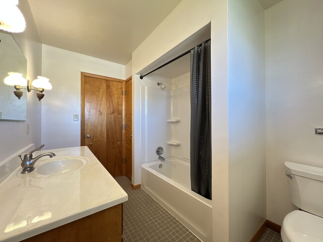 Building Photo - 3170 Asbury Rd