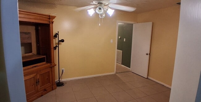Building Photo - 4315 Baneway Dr