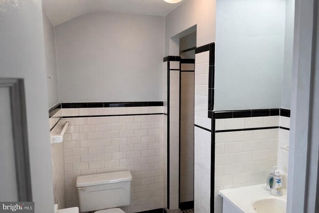 Building Photo - 203 Commonwealth Ave