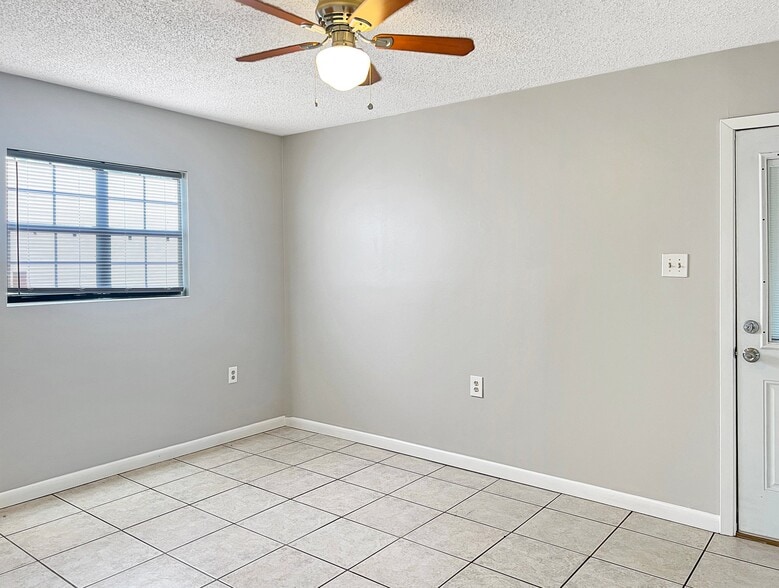Building Photo - 1101 Isbell St