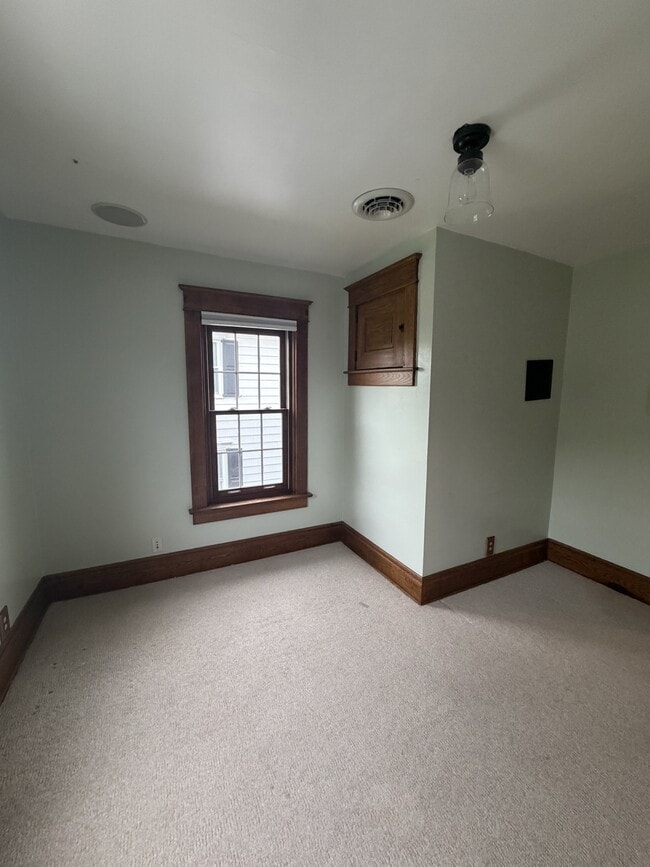 Building Photo - 335 N 8th St