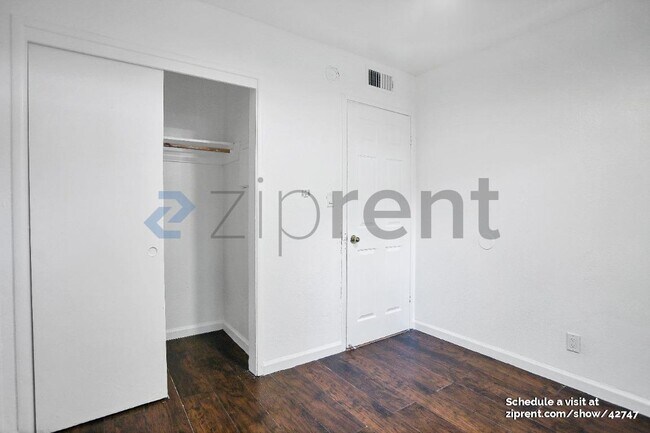 Building Photo - 132 W 18th St