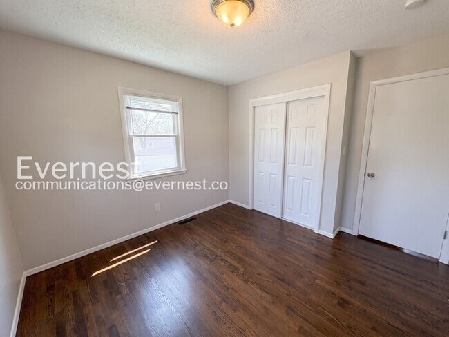 Building Photo - 3 Bed/1.5 Bath Home with Garage / Pet-Friendly / Coming Soon!