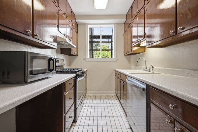 Building Photo - 1500 44th St NW