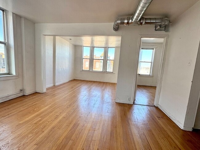 Building Photo - 3623 W North Ave