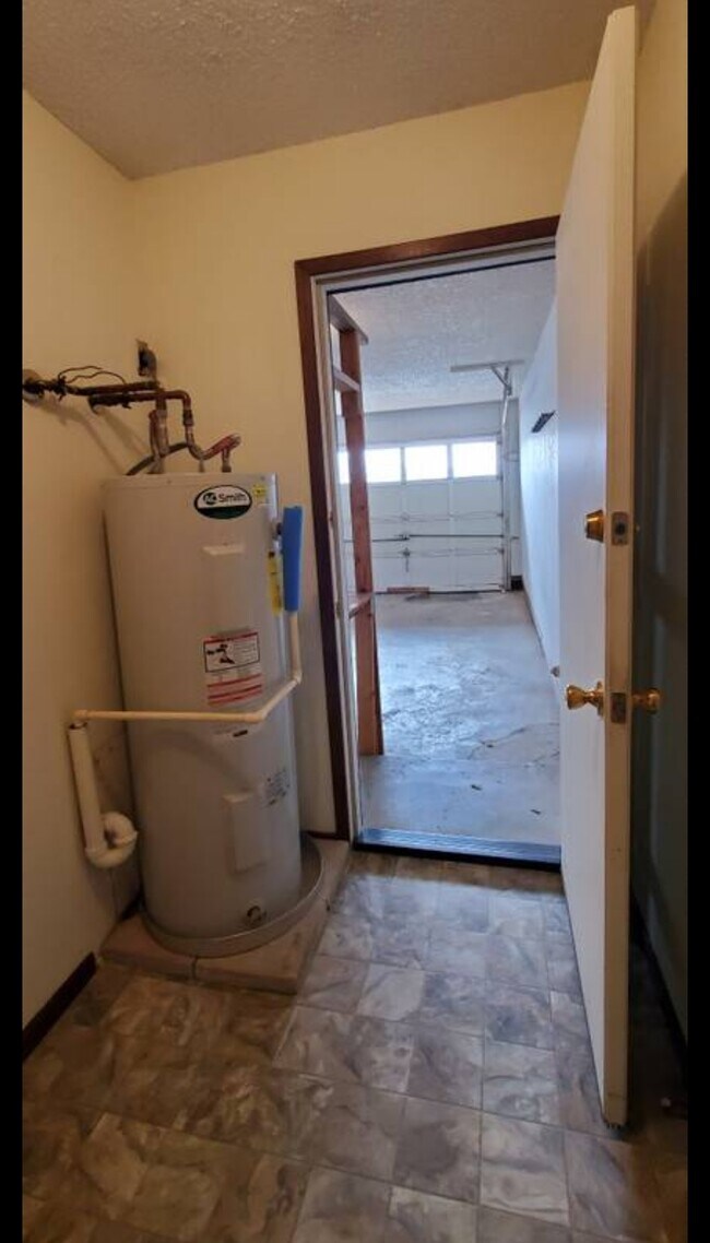 Building Photo - 5112 Shadylane Dr