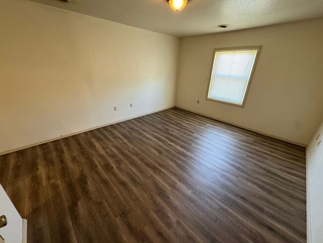 Building Photo - 2 bedroom one bath at Cedar Hills in Ozark...