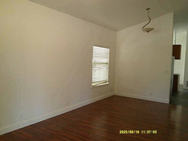 Building Photo - 1120 Tulip Ln