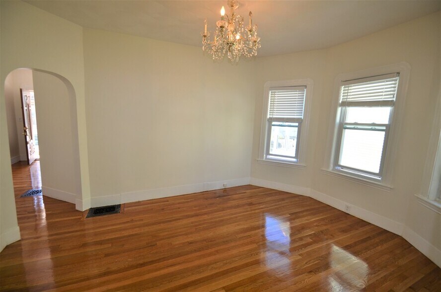 Building Photo - 59 Judson St