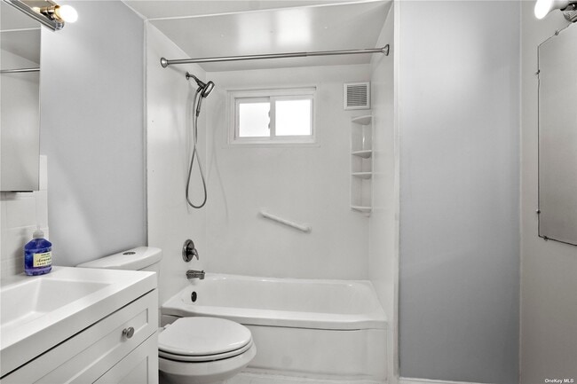 Building Photo - 675 S Long Beach Ave