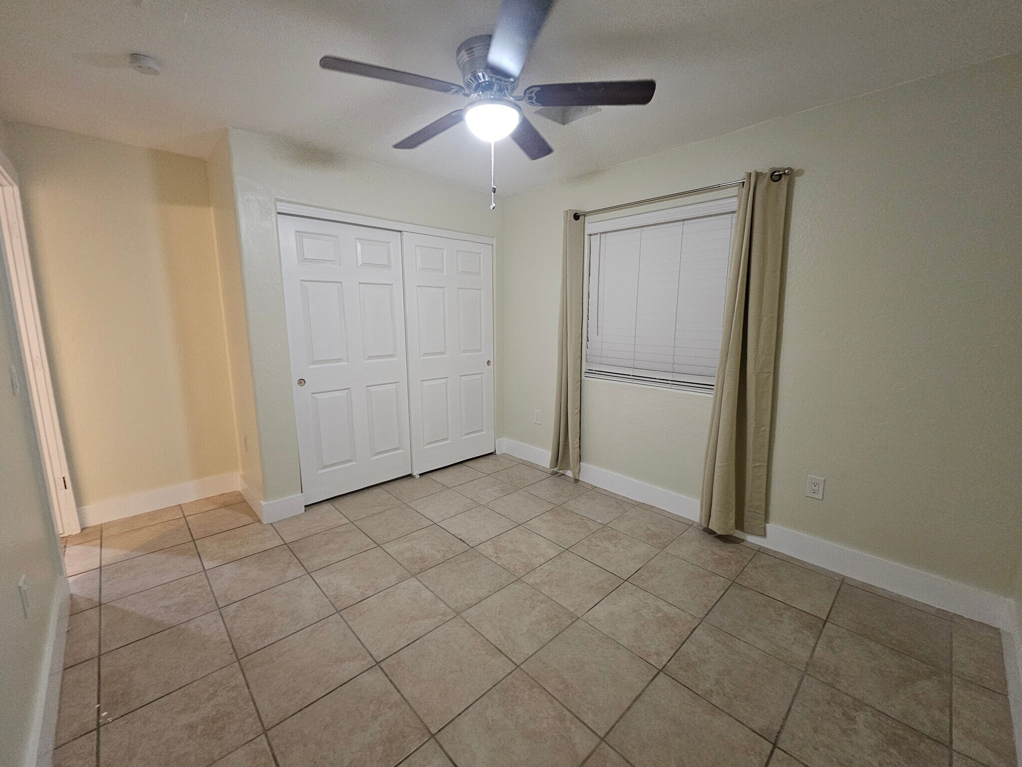 Building Photo - 9628 N 13th St