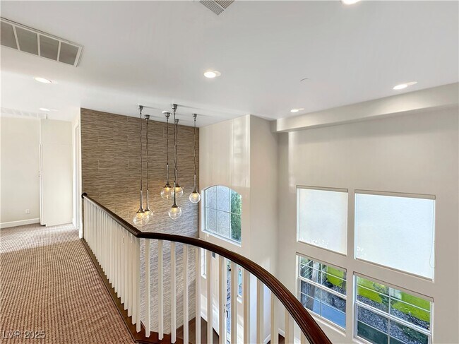 Building Photo - 1352 Fox Acres Dr