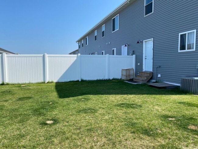 Building Photo - New Construction Townhouse for Rent - Tham...