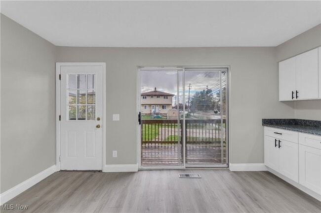 Building Photo - 1392 E 263rd St