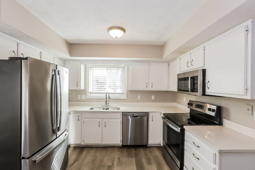 Building Photo - 8460 Countryside Ct