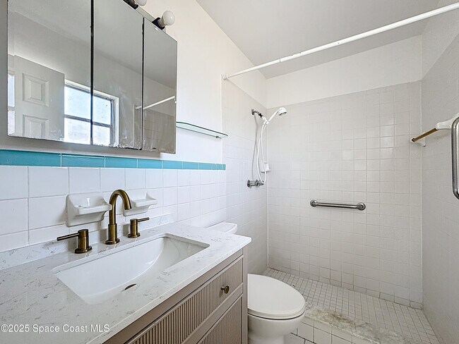 Building Photo - 1076 Coronado Dr