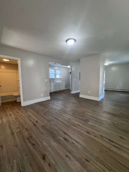 Building Photo - 267 Silver St