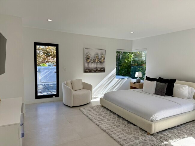 Building Photo - 201 Bedford Dr