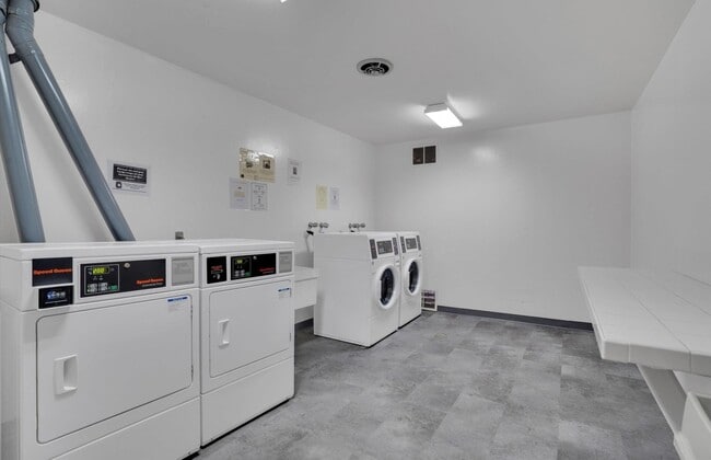 Building Photo - APART