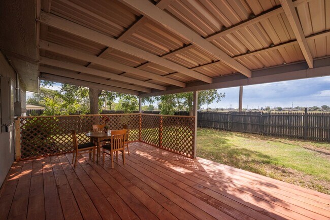 Building Photo - Fully furnished 3/1 AND all bills paid