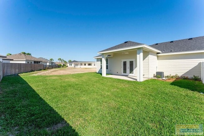 Building Photo - 18 S Bay Hill Dr