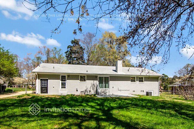 Building Photo - 232 Sandlewood Dr