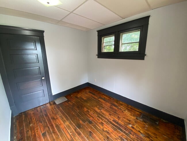 Building Photo - 104 Nicklas Ave
